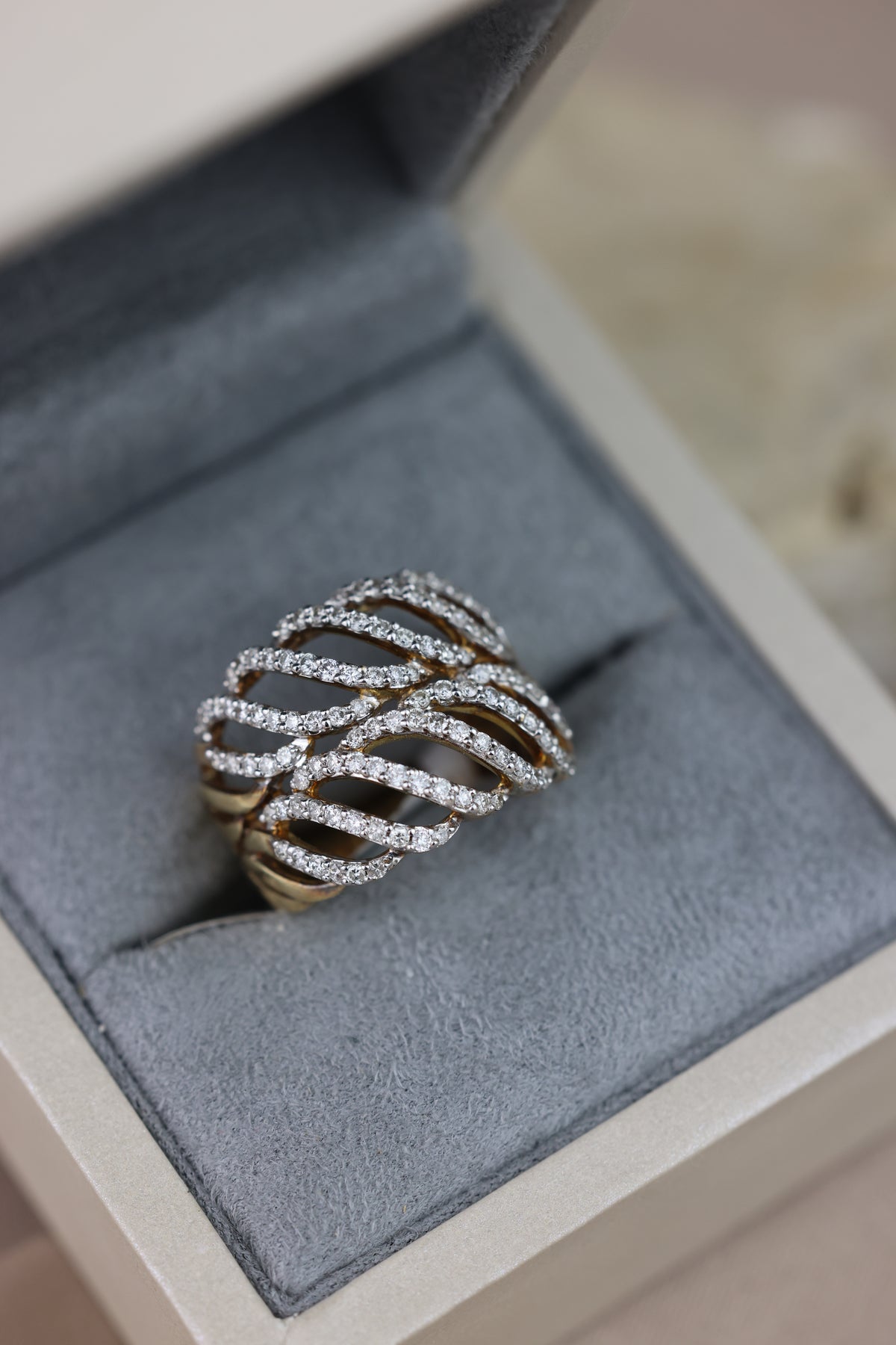 Diamond wave ring
