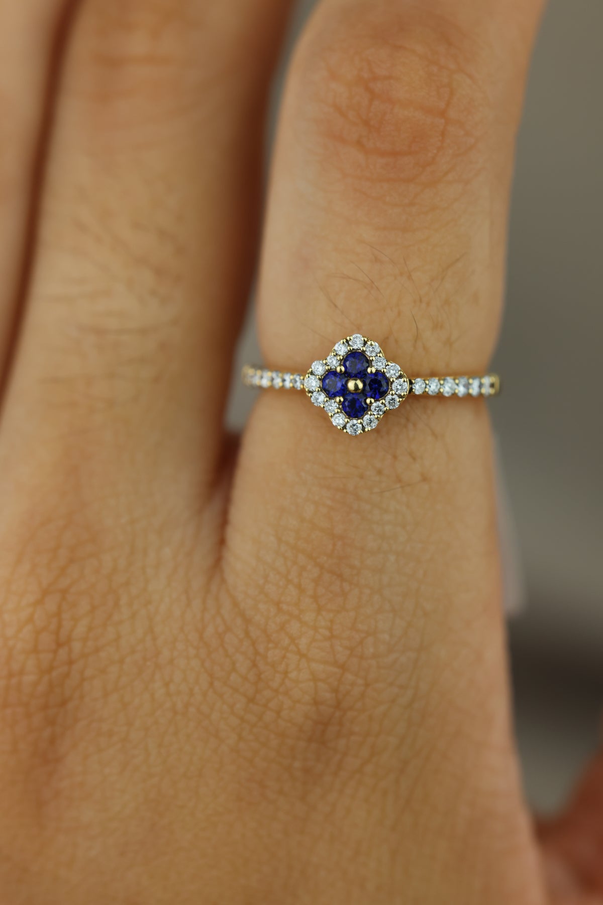 Sapphire flower ring