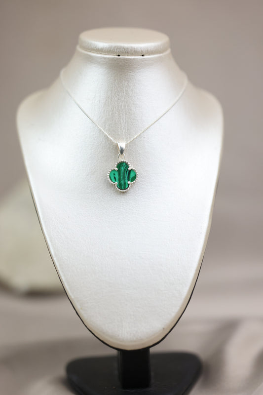 Collar con dije de flor verde #576