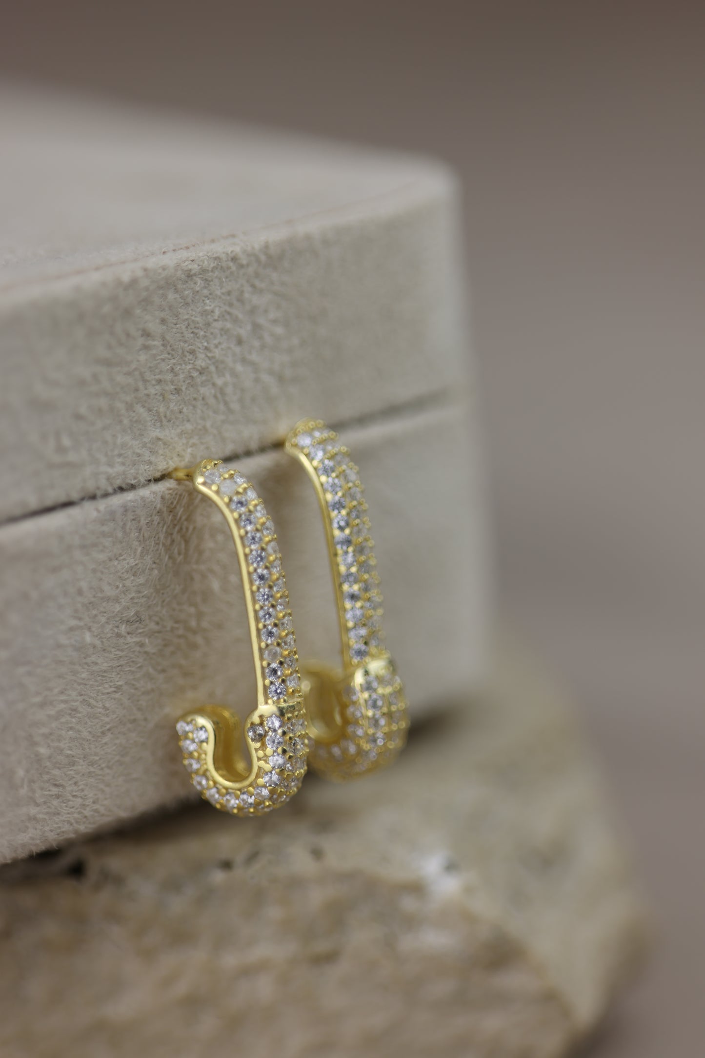 Aretes con forma de broche #178