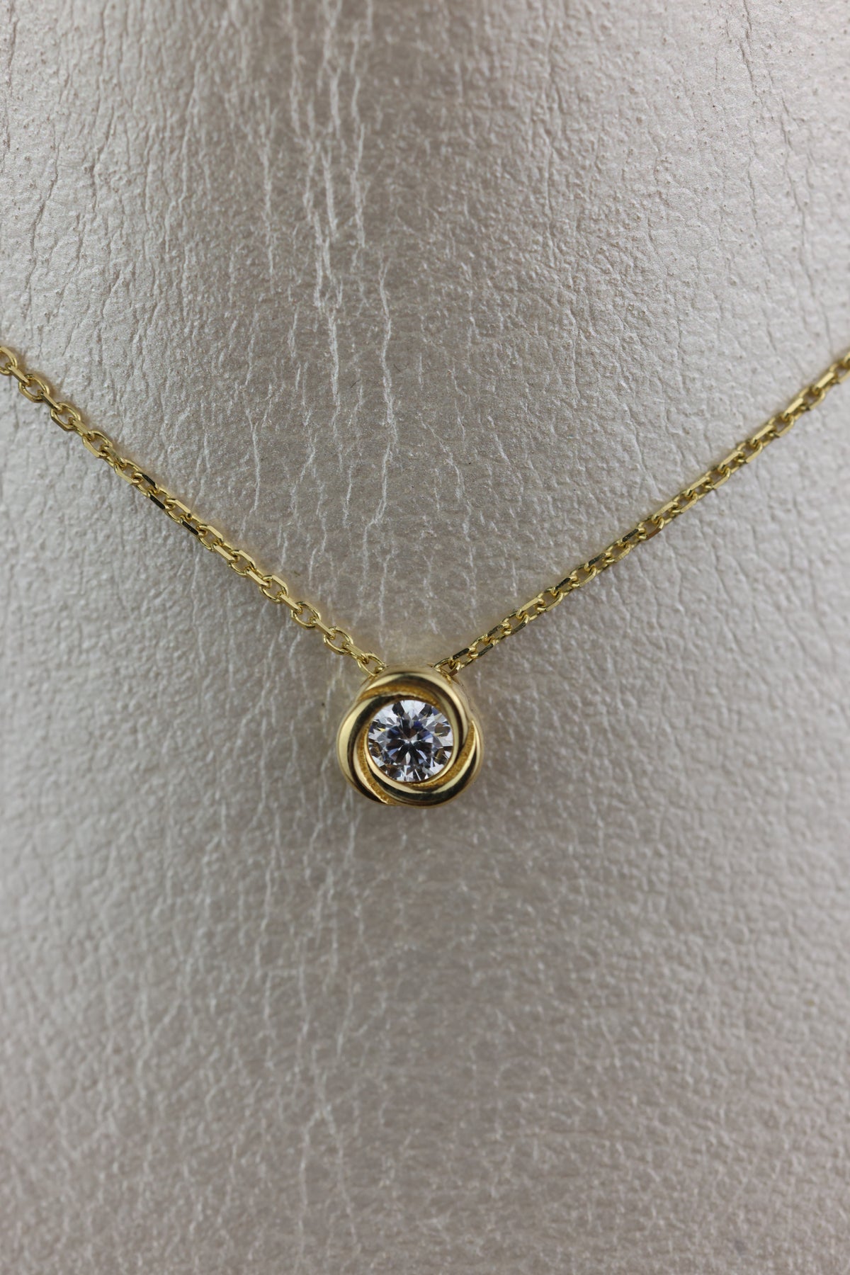Solitaire pendant necklace #612