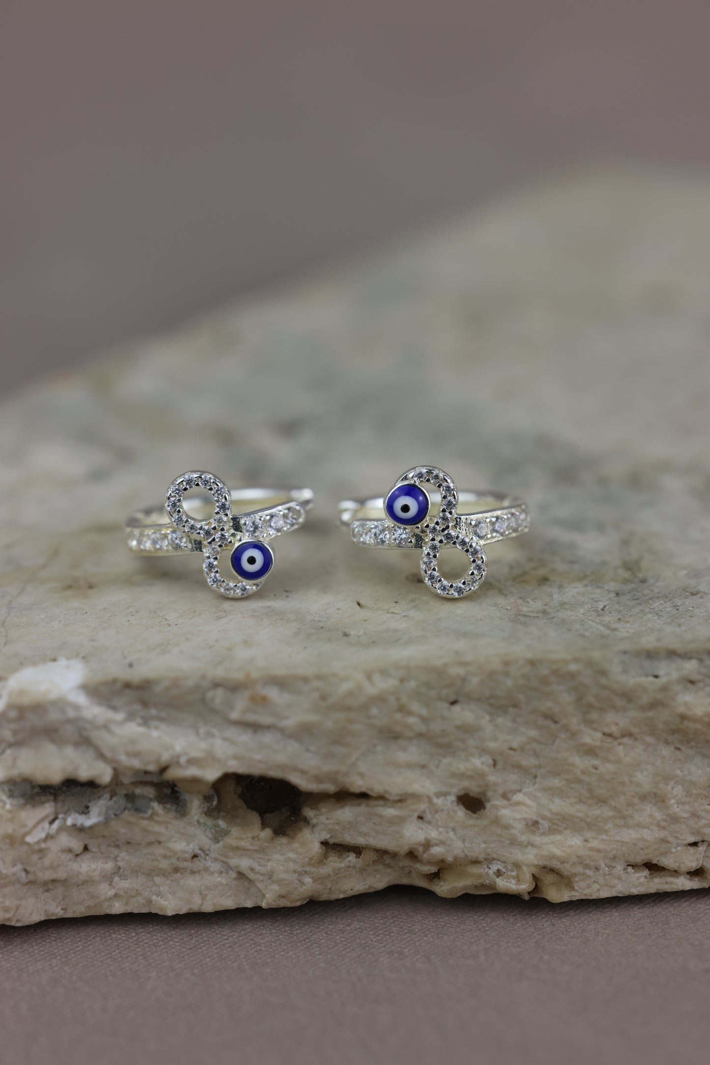 Argollas con diseño de infinito #182