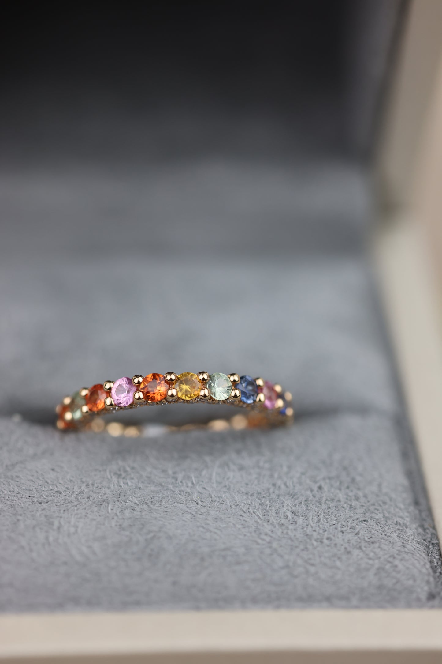 Anillo infinity de zafiros de colores y diamantes en los bordes #21393