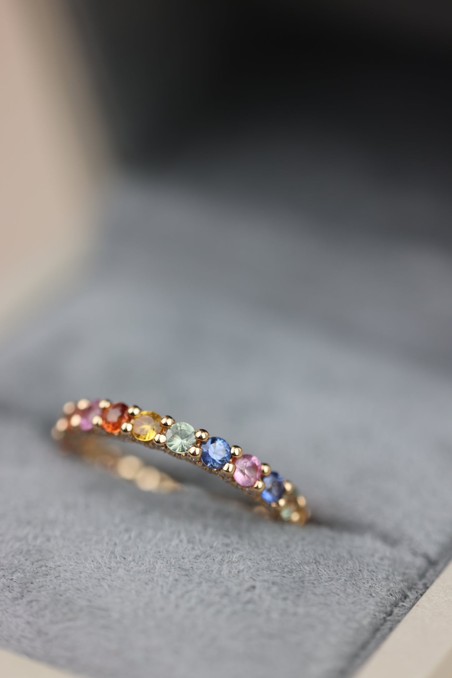 Anillo infinity de zafiros de colores y diamantes en los bordes #21393
