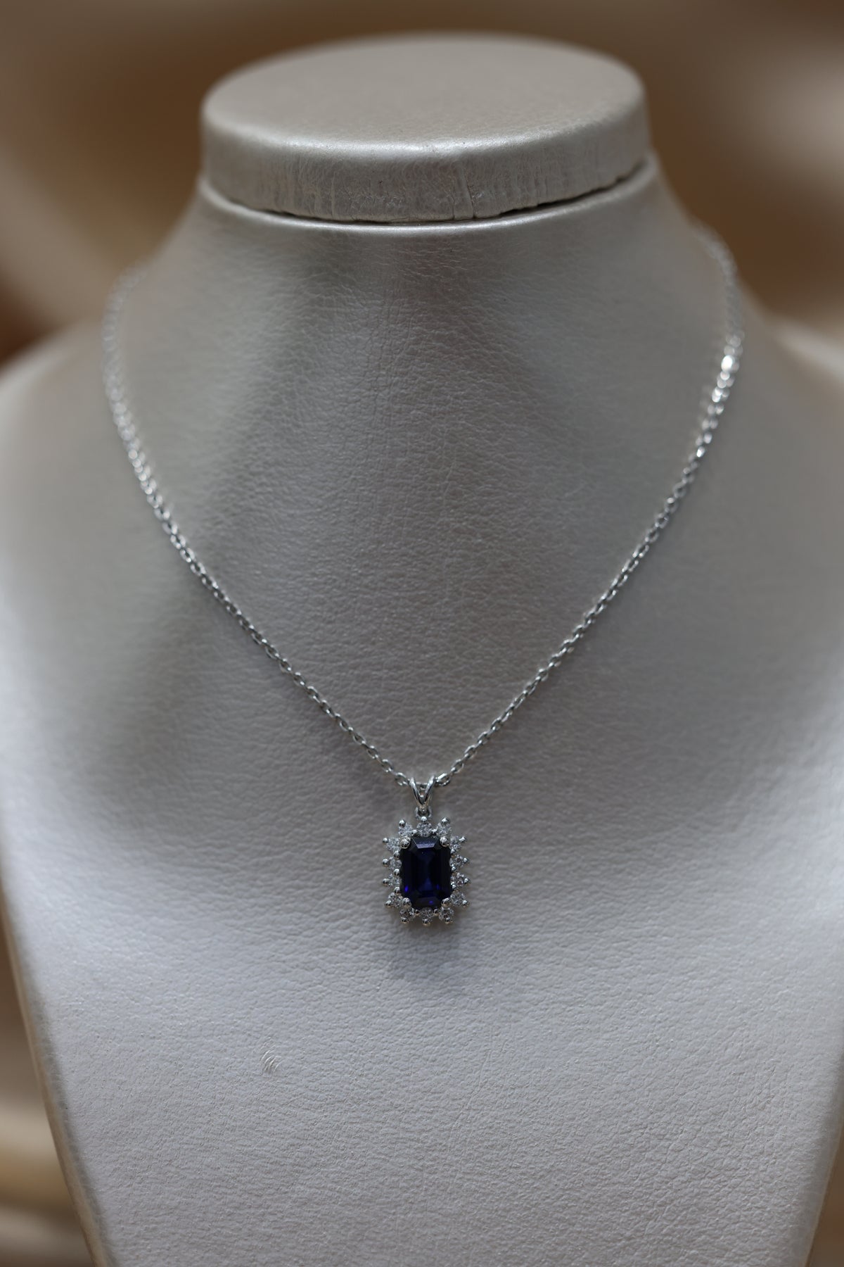 Sapphire and diamond pendant