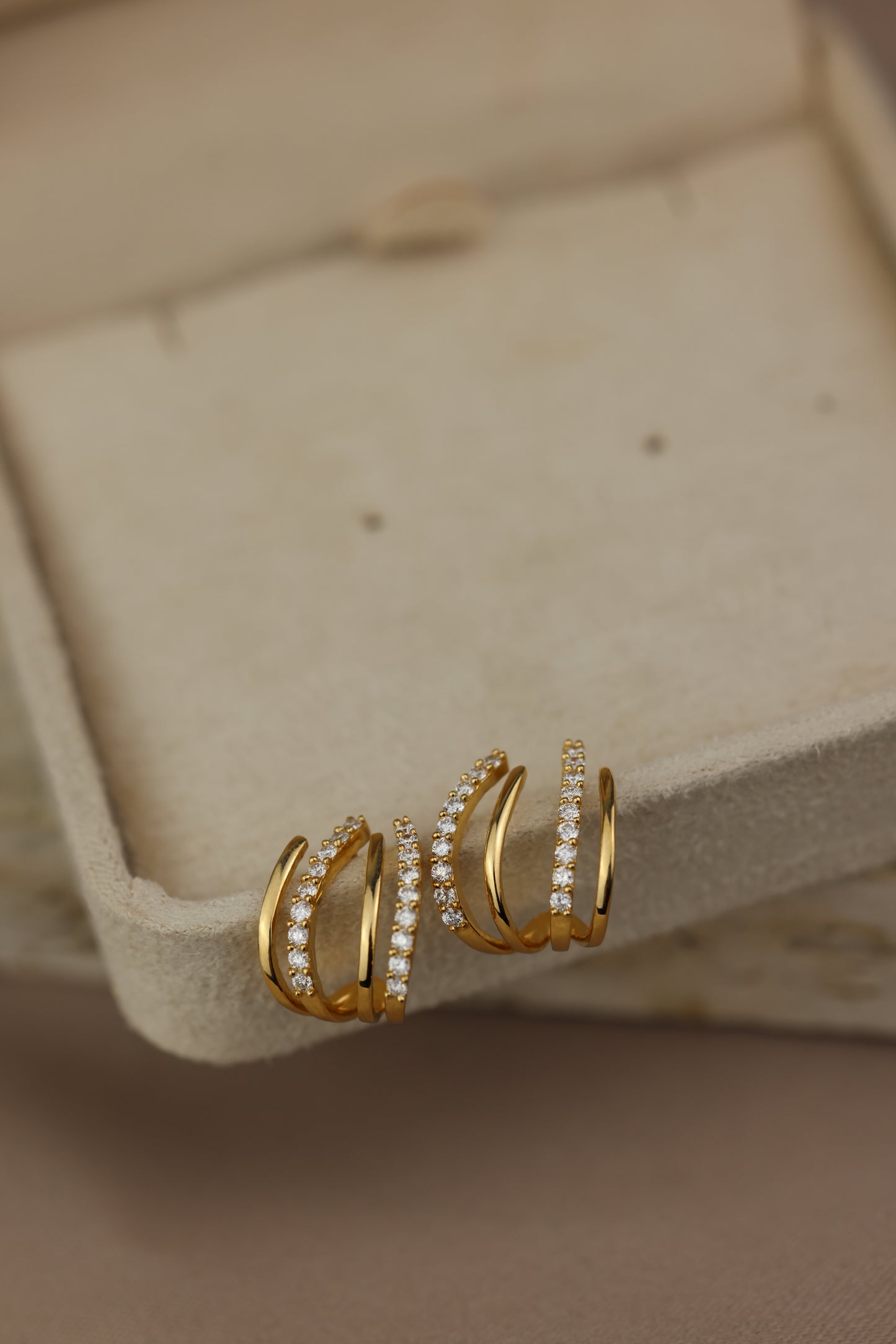 THREE CLAW EARRING, lineas de oro y lineas con diamante #14887