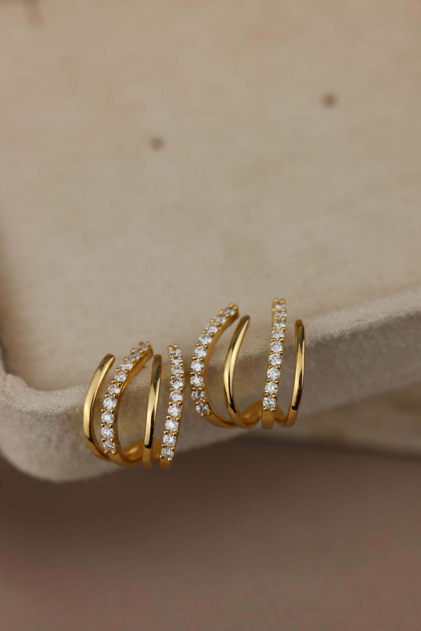 THREE CLAW EARRING, lineas de oro y lineas con diamante #14887