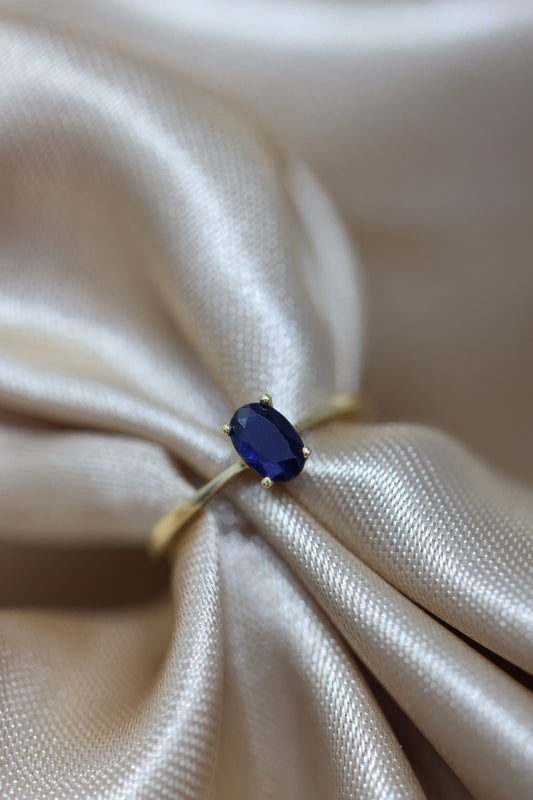 Oval sapphire