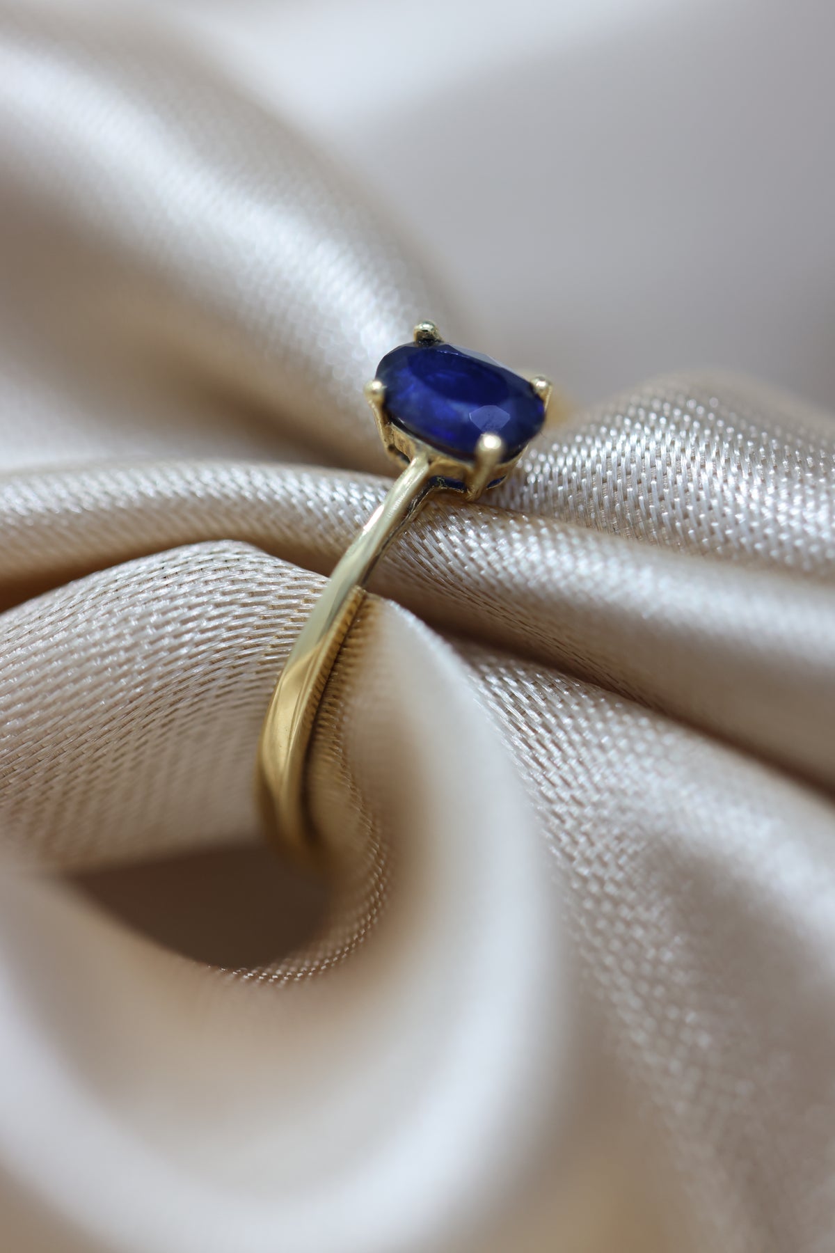 Oval sapphire