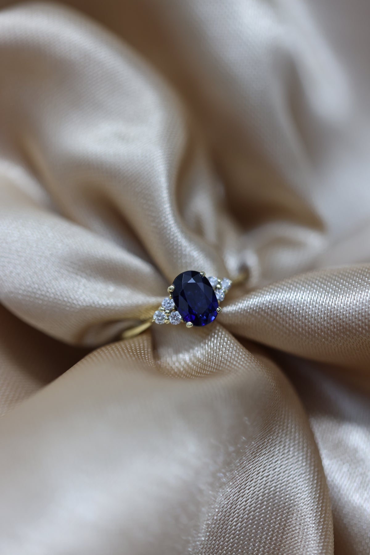 Sapphire ring with diamonds