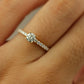 Diamond Ring - compromiso piedra central y pequeñas en banda #22170