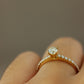 Diamond Ring - compromiso piedra central y pequeñas en banda #22170