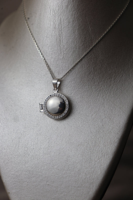 Dije relicario circular con circones personalizable #111