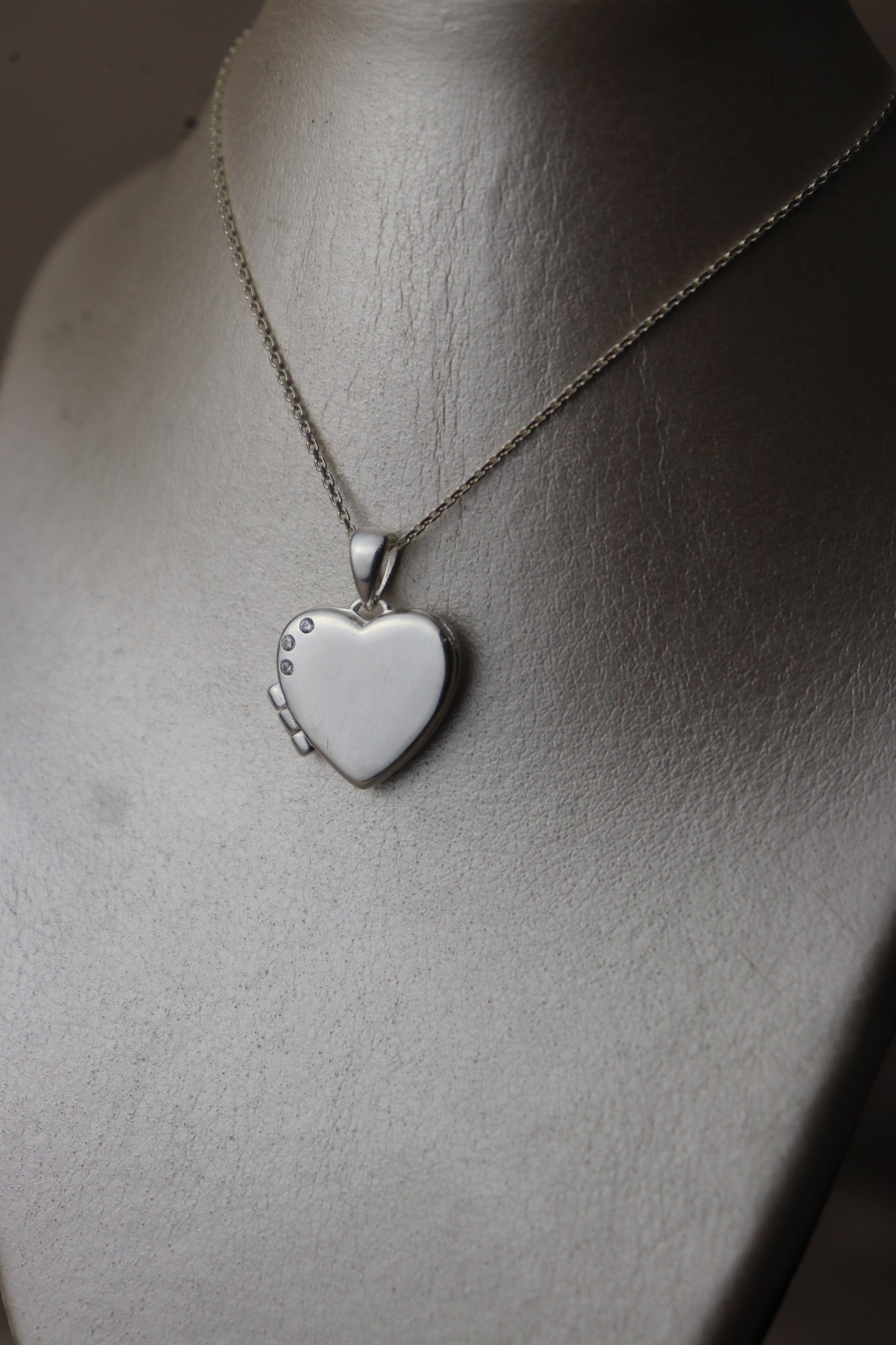 Dije relicario con forma de corazón personalizable #112