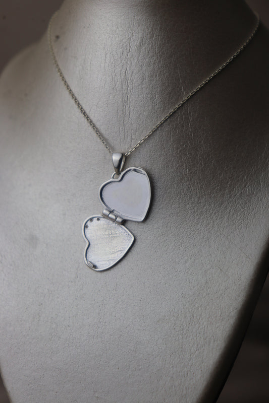 Dije relicario con forma de corazón personalizable #112