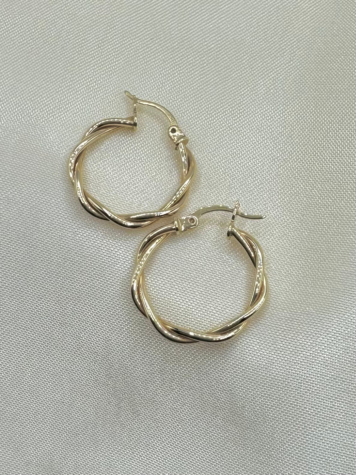 Argollas entrelazadas - 18k