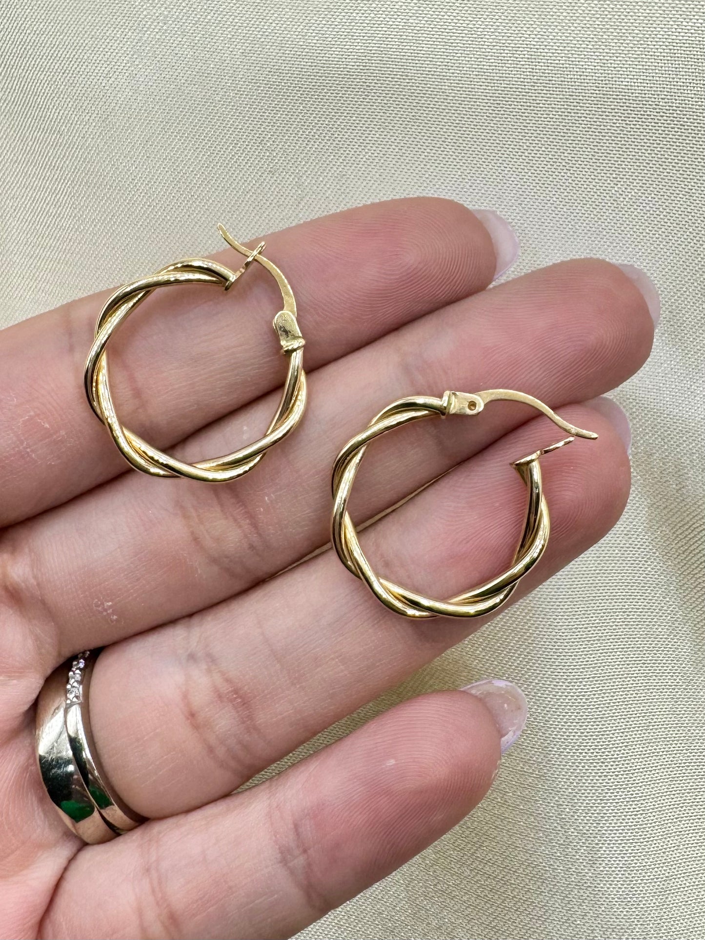 Argollas entrelazadas - 18k