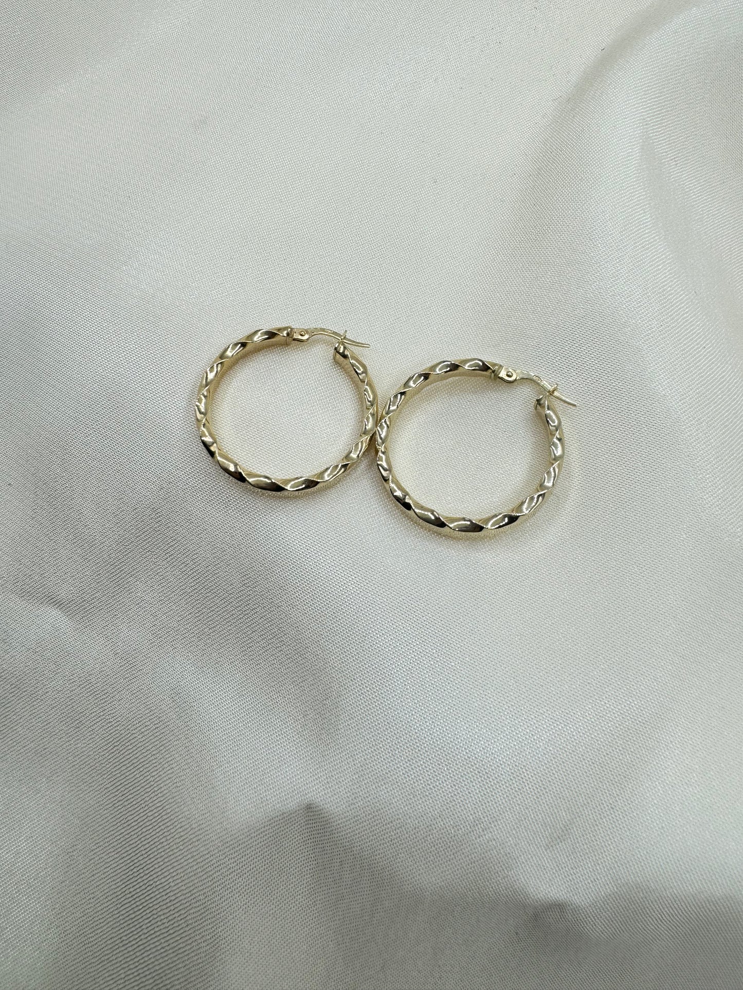 Argollas semi torneadas - 18k