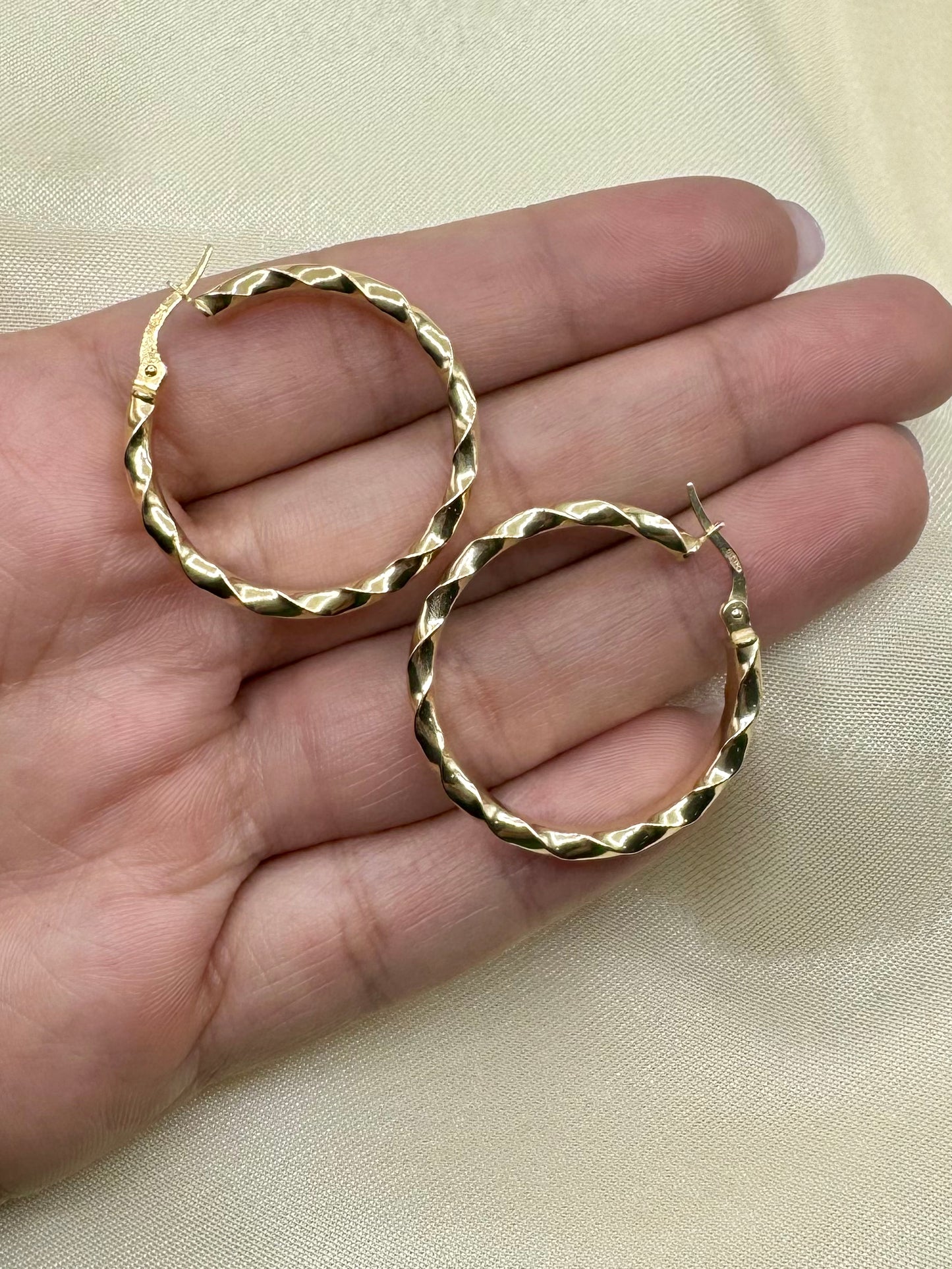 Argollas semi torneadas - 18k