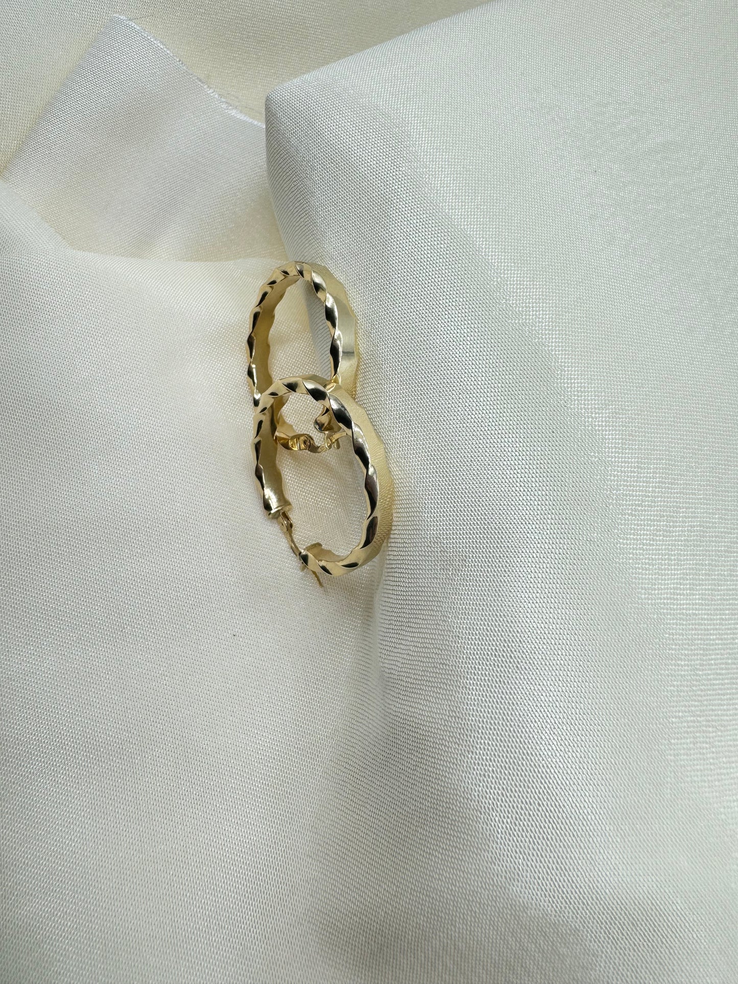 Argollas semi torneadas - 18k