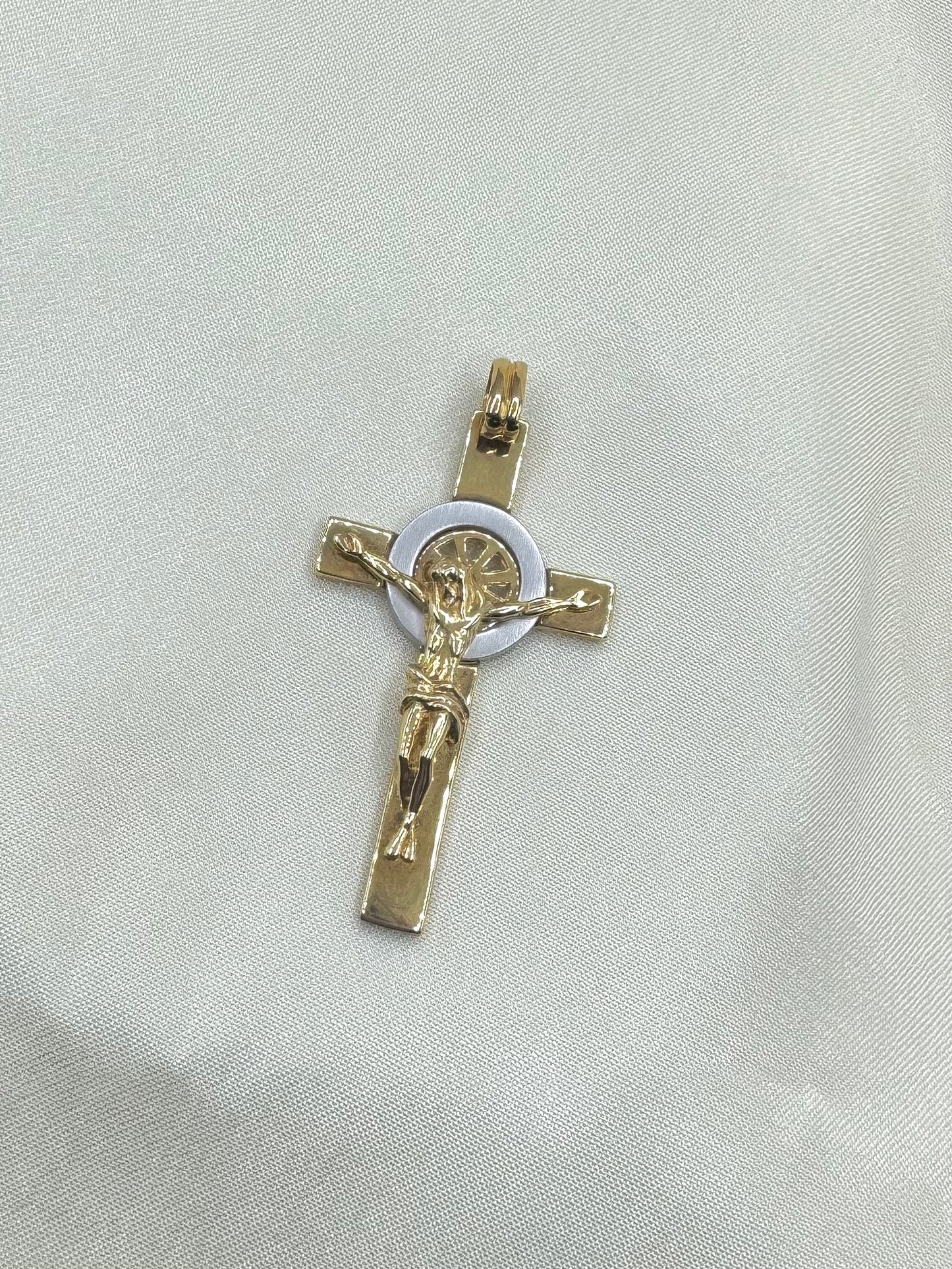 Dije de cruz con Cristo - 18k