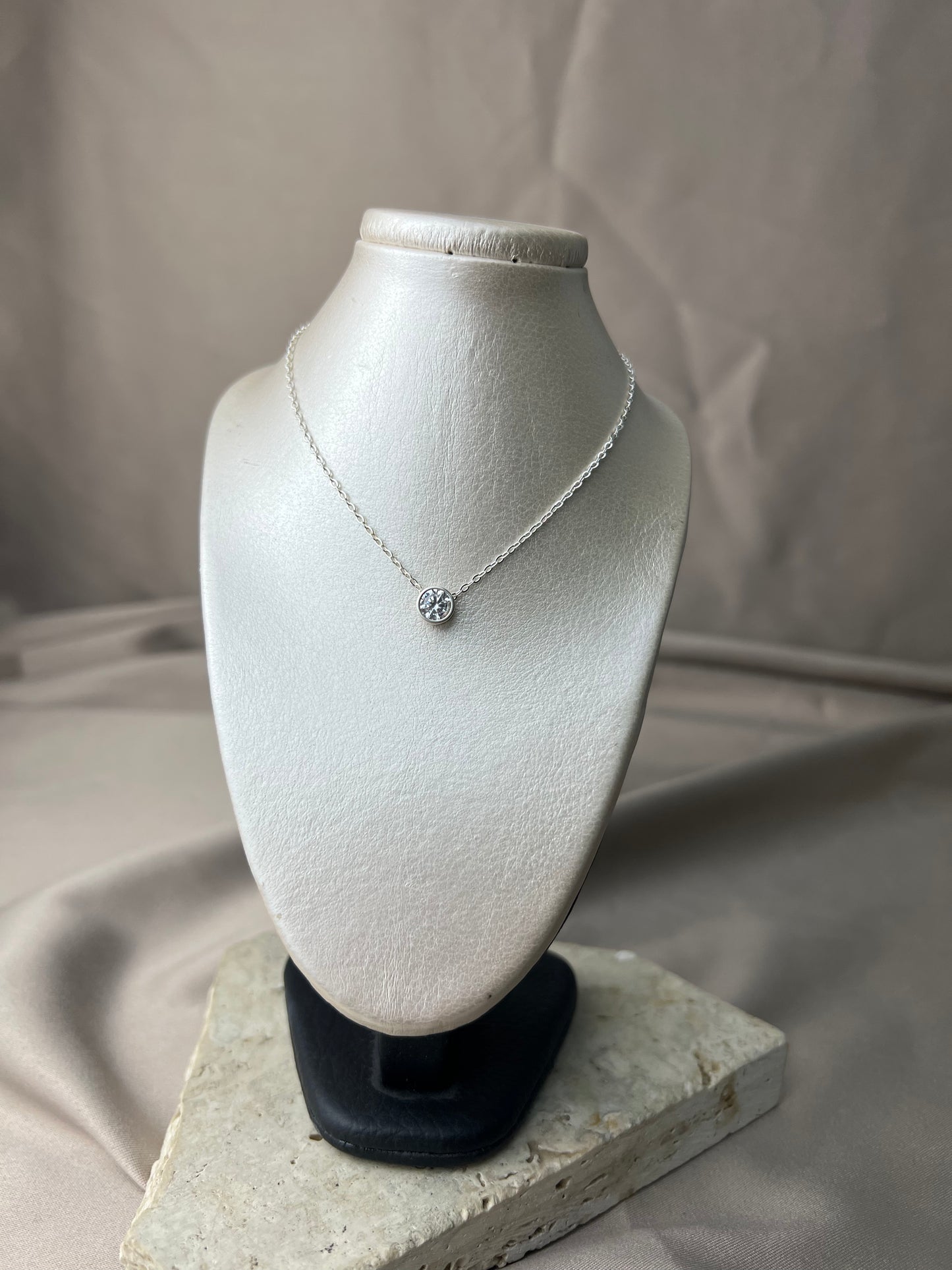 Collar con dije de circón blanco #121