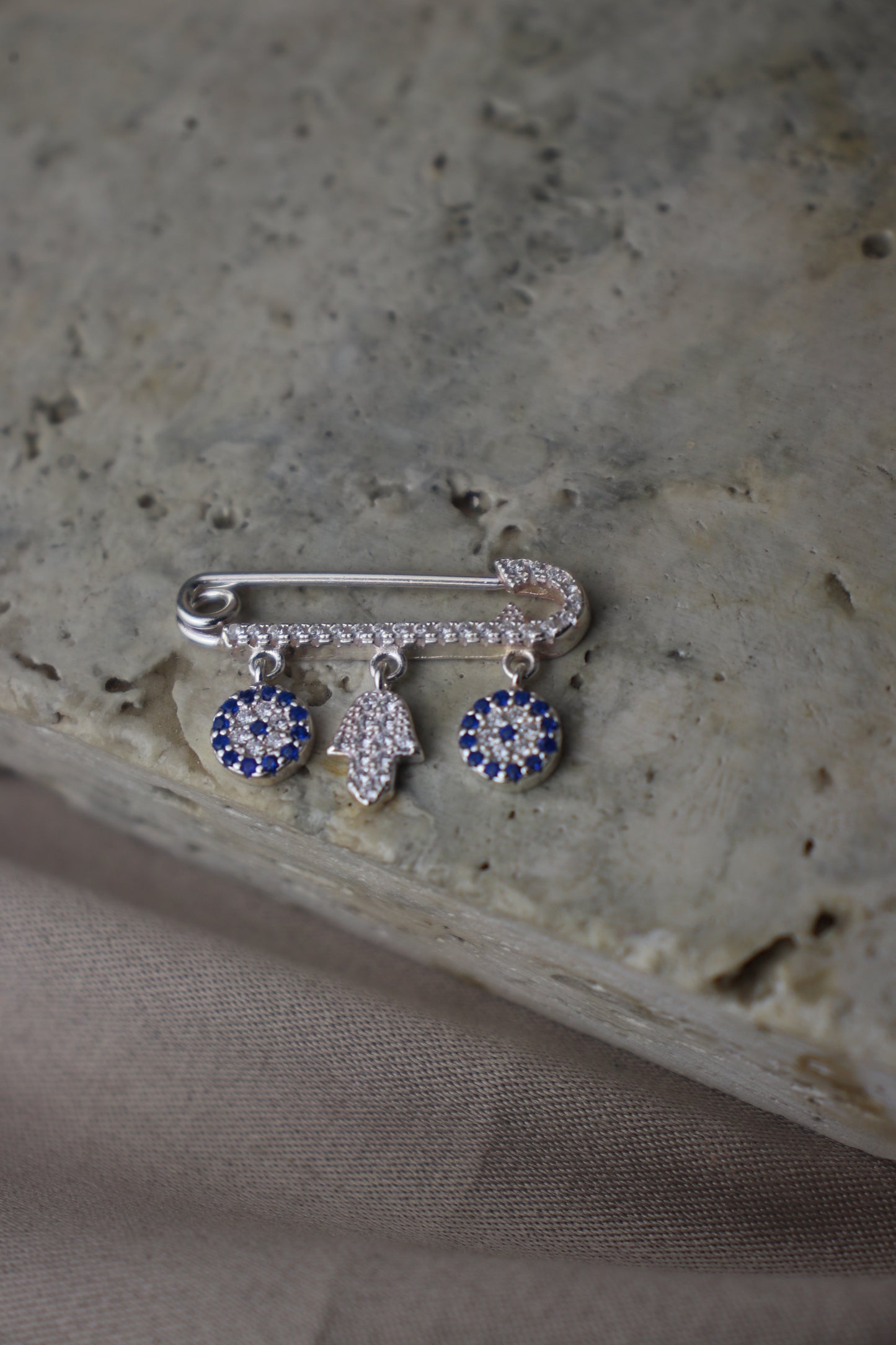 Broche con dijes #119