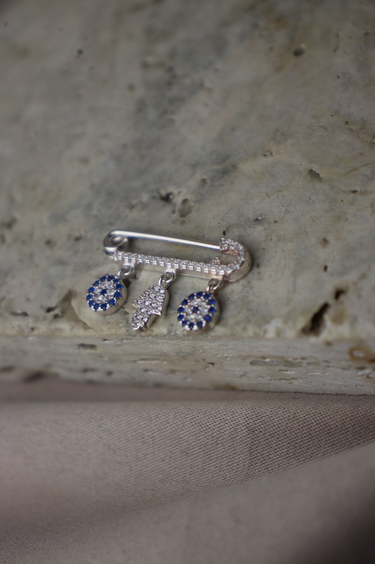 Broche con dijes #119