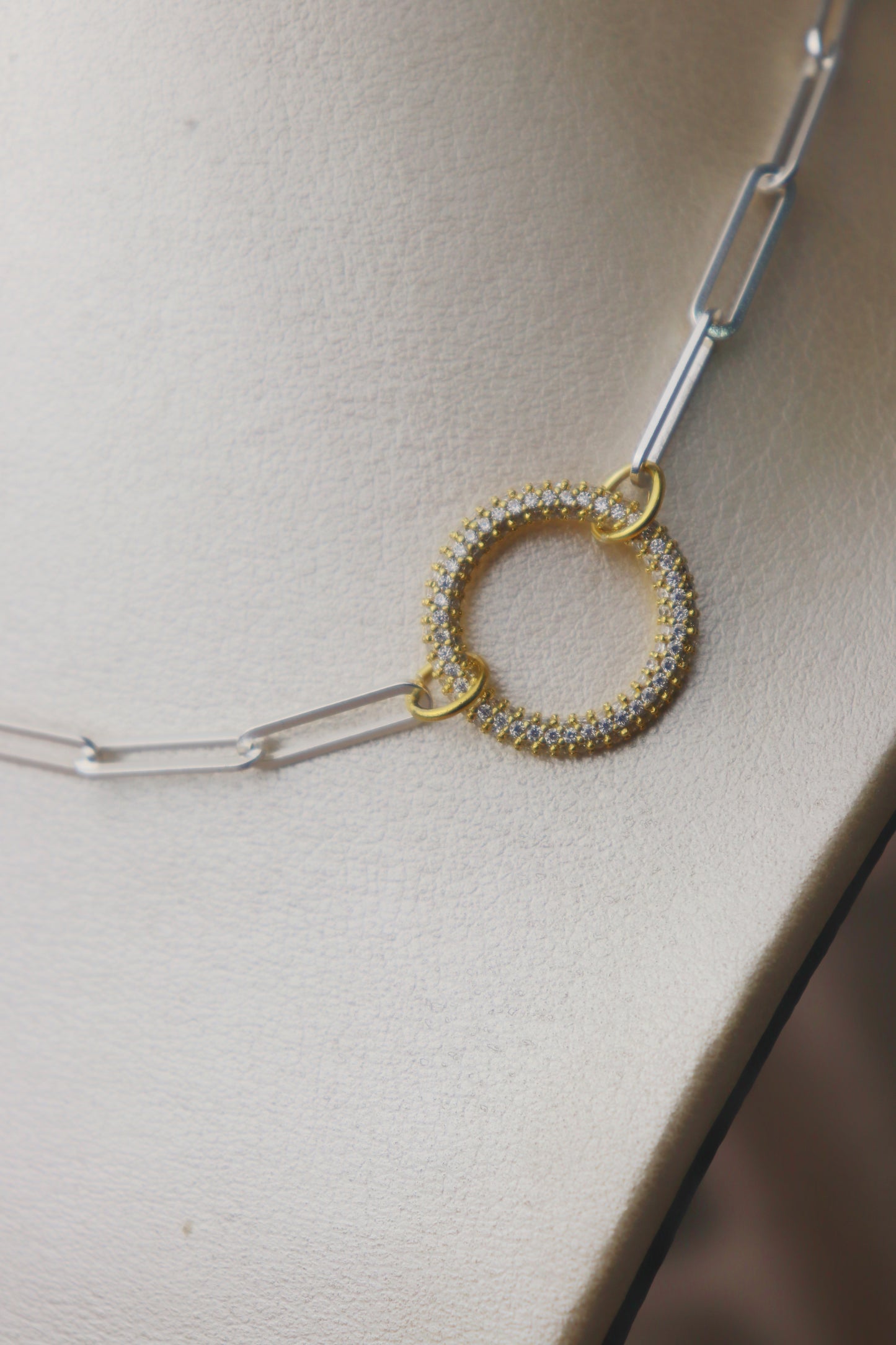 Cadena paper clip con dije circular