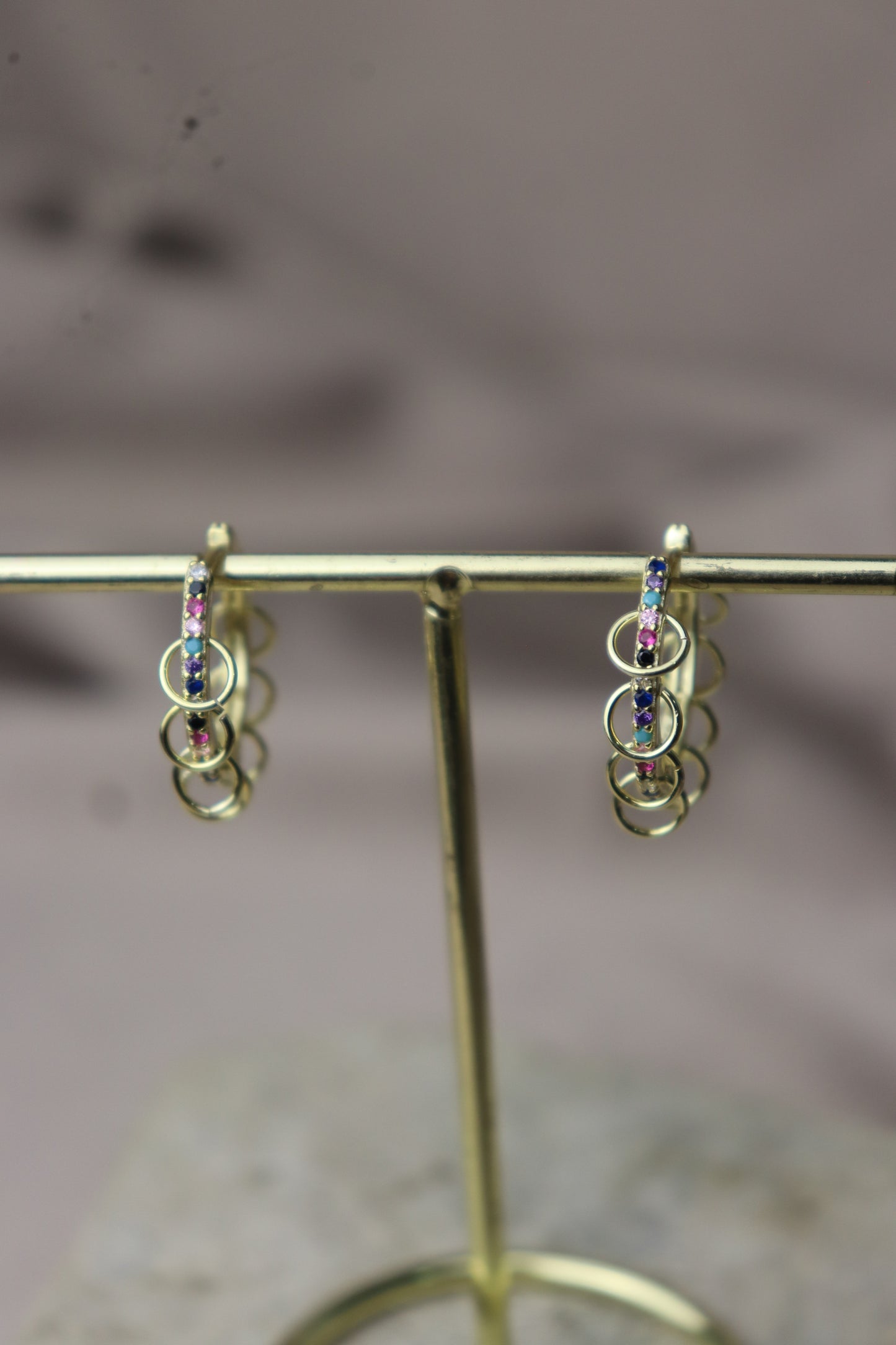 Argollas diferentes con circones de colores #139