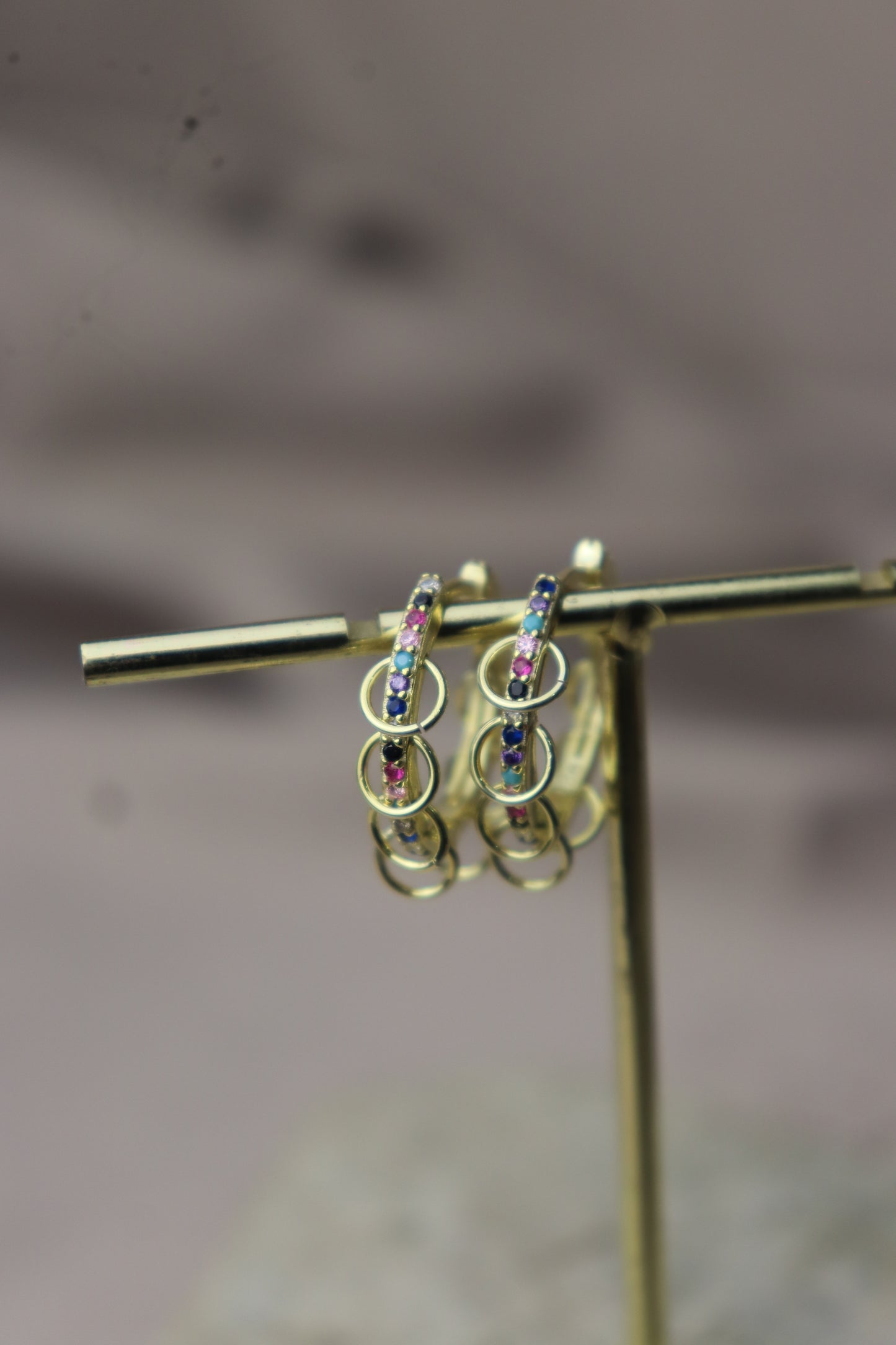 Argollas diferentes con circones de colores #139