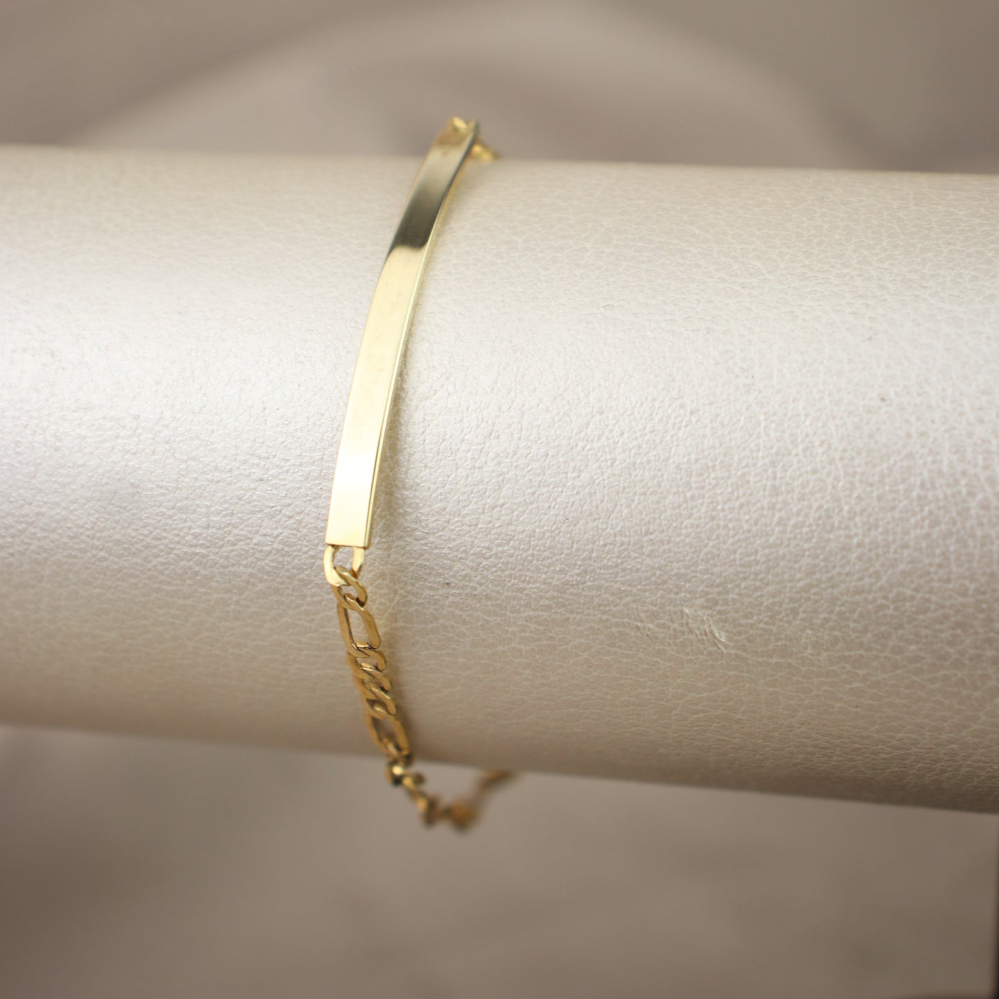 Pulsera fígaro con placa 10k #35