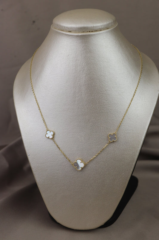 Cadena 3 flores blanca 18k #47