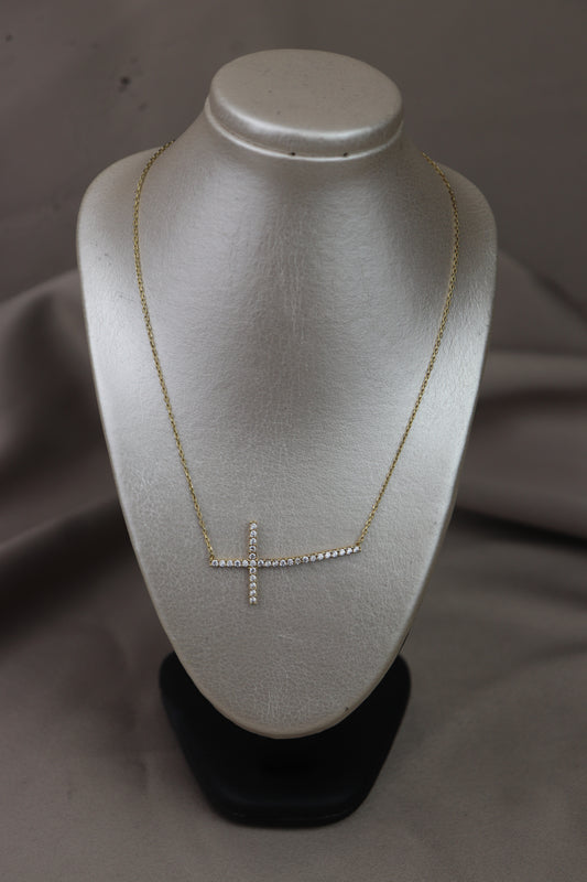Collar con cruz 10k #67