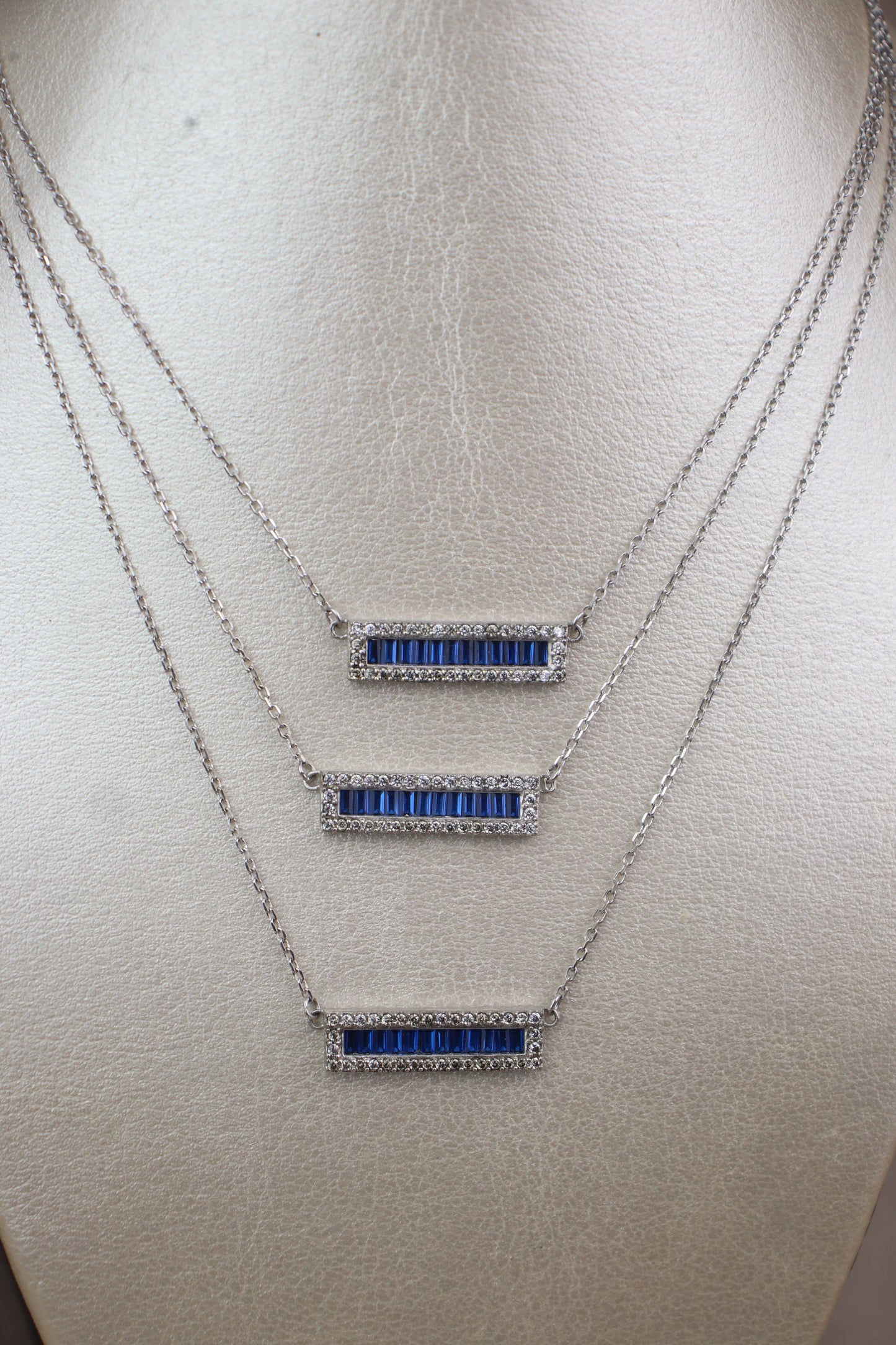Cadena con dije rectangular azules - plata #81