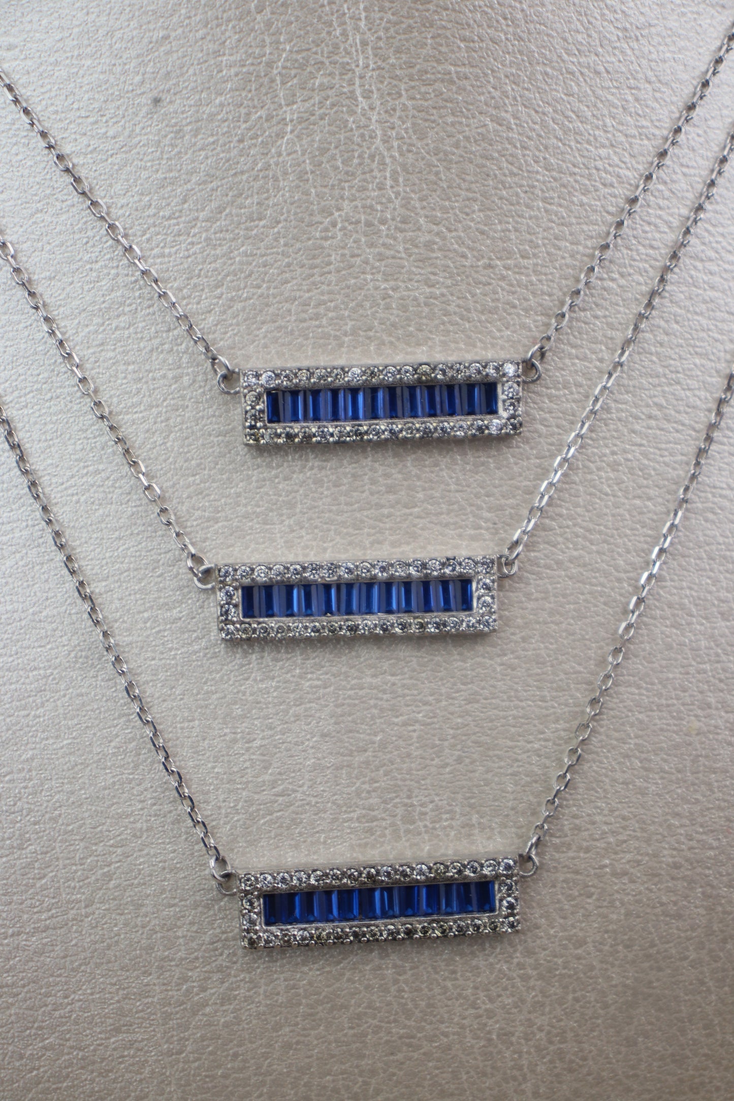 Cadena con dije rectangular azules - plata #81