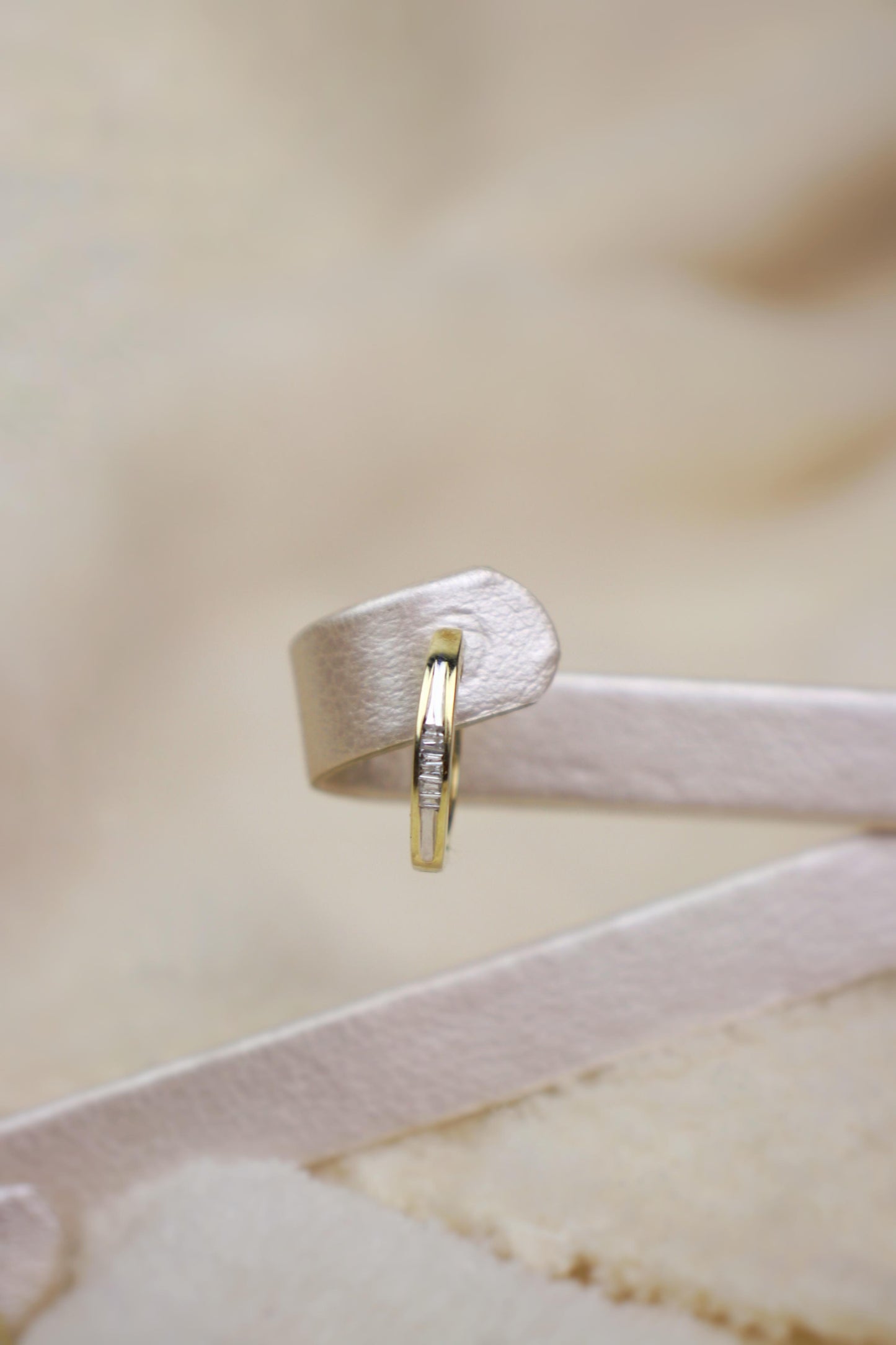 Huggies en oro amarillo de 14K con diamantes#04