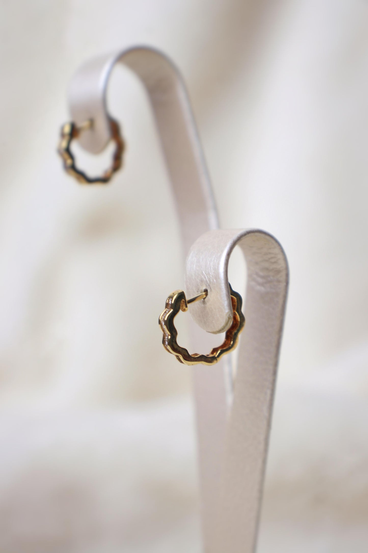 Huggies de diamantes en 18K#06