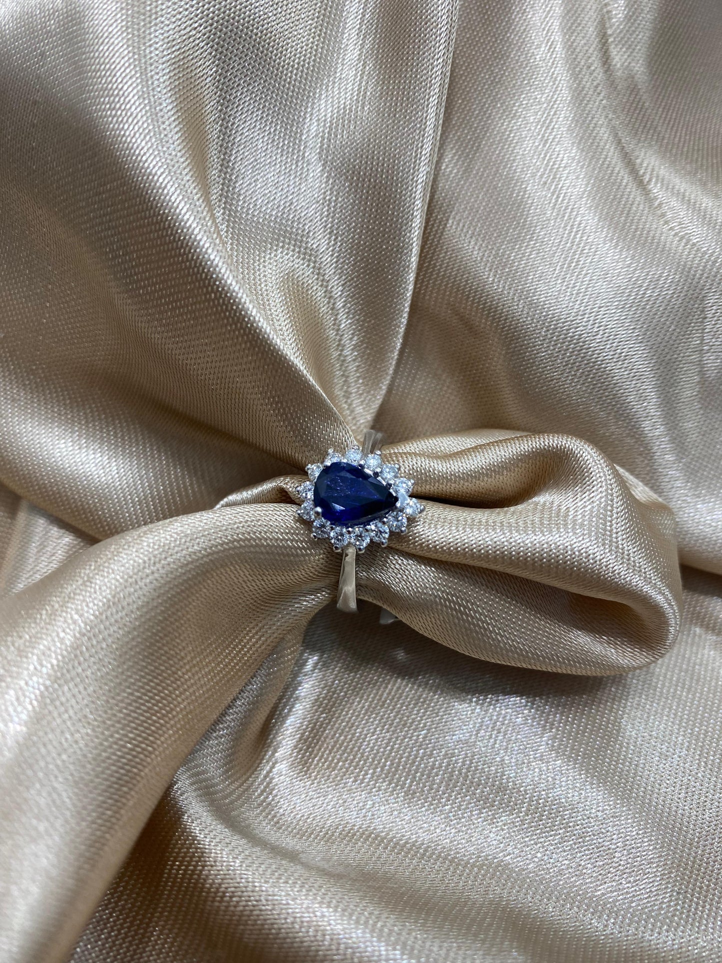 Anillo de Zafiro de gota con diamantes #A13