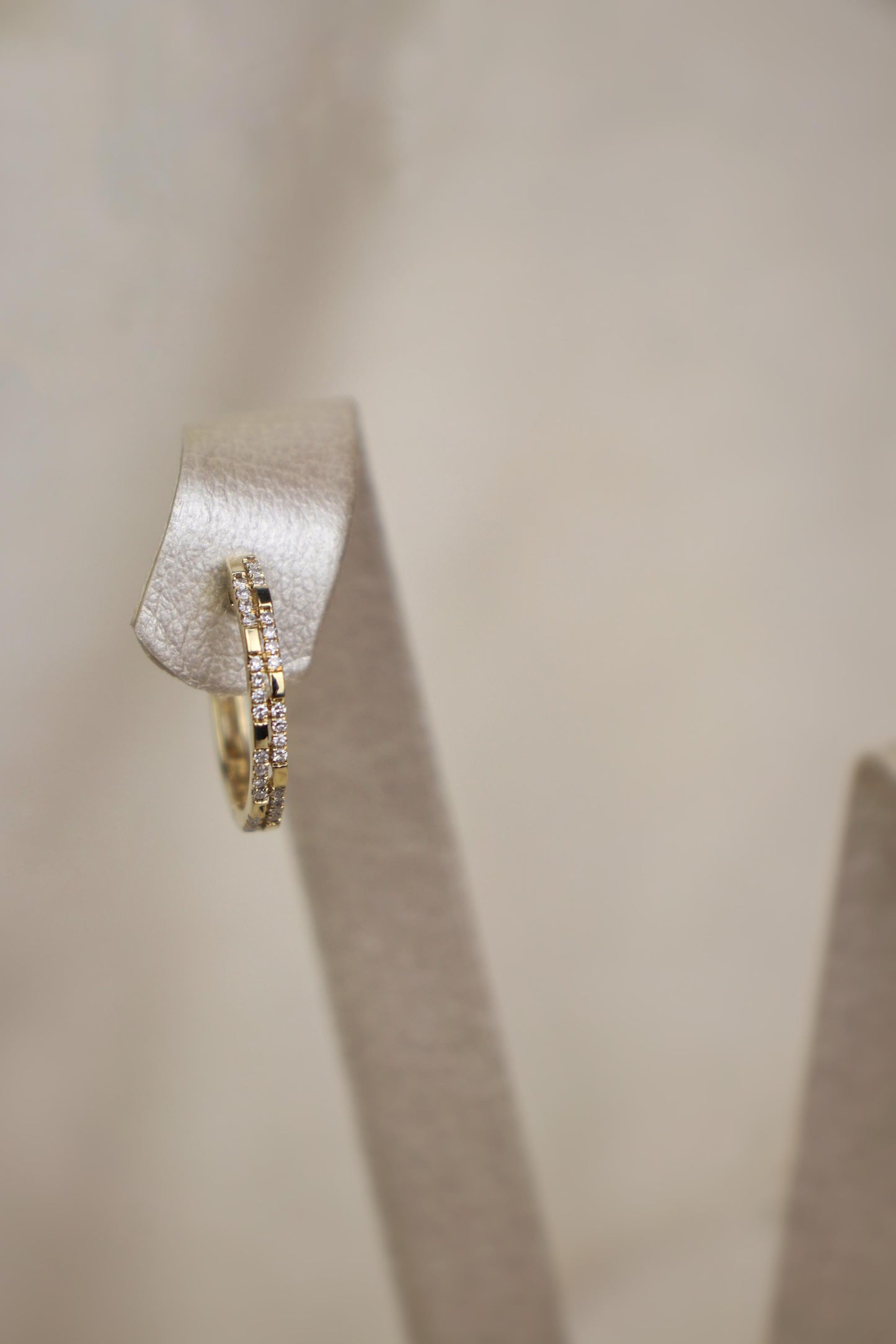 Huggies oro amarillo de 14K con diamantes#03