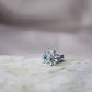 Aretes en oro blanco con esmeraldas y diamantes en forma de flor#08