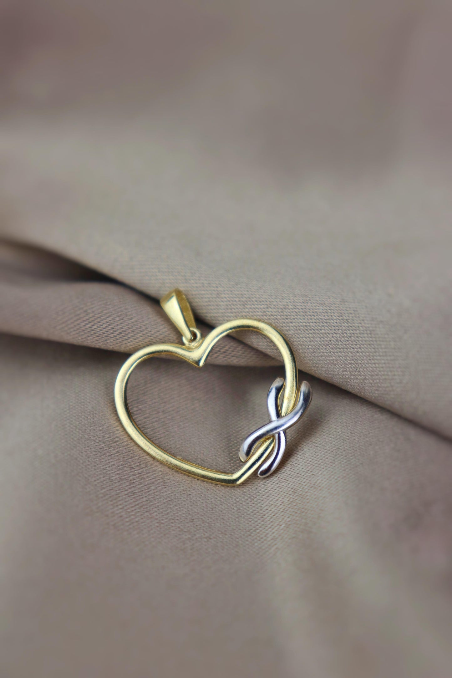 Dije de corazón con detalle en oro blanco #21