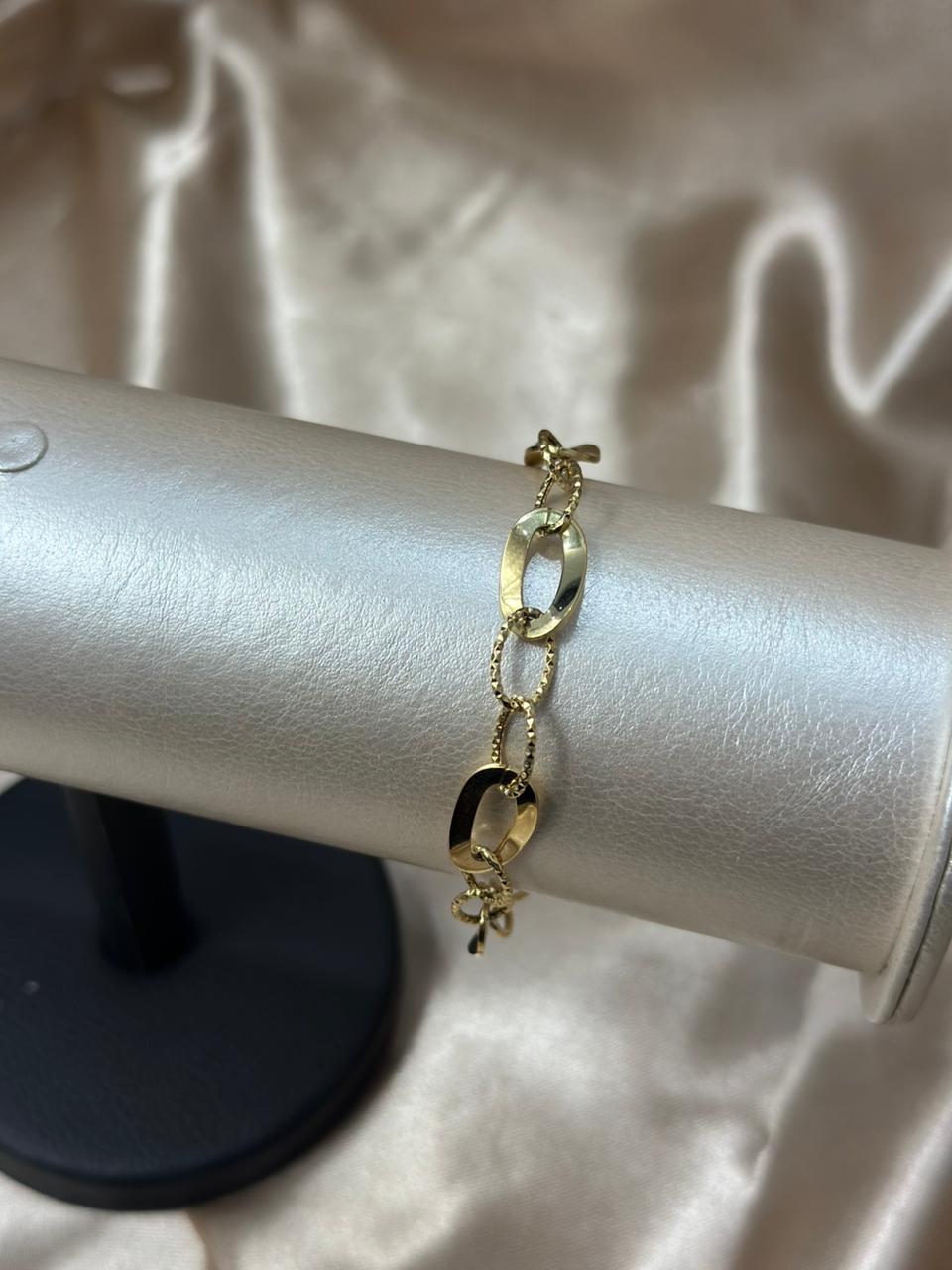 Pulsera diferente 18k #A25